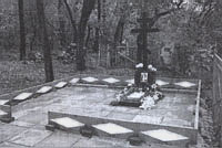 так выглядит могилка схимонаха Ильи с 14 октября 2004